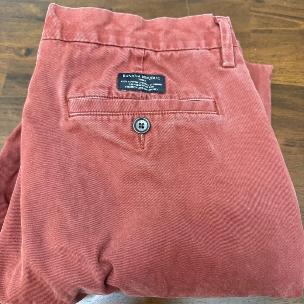 Banana Republic Gavin Chino Mens 32x32 (32x30) Coral Red Cotton Straight Pants